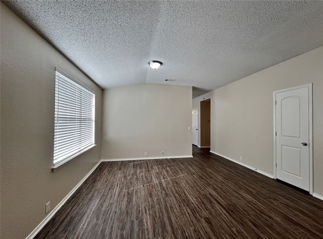 1901 Berkeley Drive, Glenn Heights, TX 75154