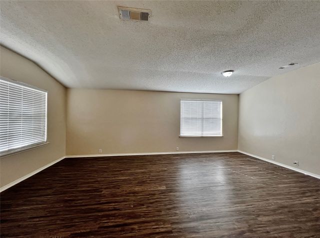 1901 Berkeley Drive, Glenn Heights, TX 75154
