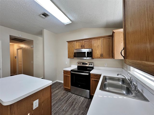 1901 Berkeley Drive, Glenn Heights, TX 75154