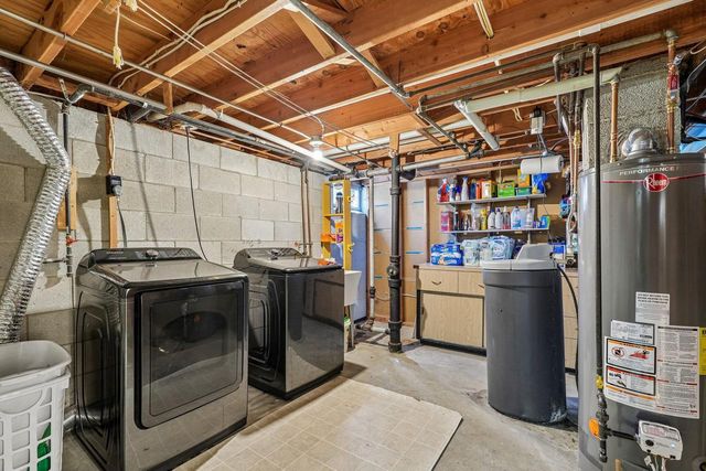 1439 N 12th AVENUE, West Bend, WI 53090