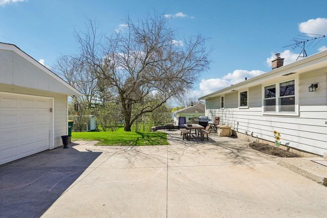 1439 N 12th AVENUE, West Bend, WI 53090