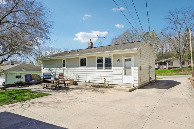 1439 N 12th AVENUE, West Bend, WI 53090