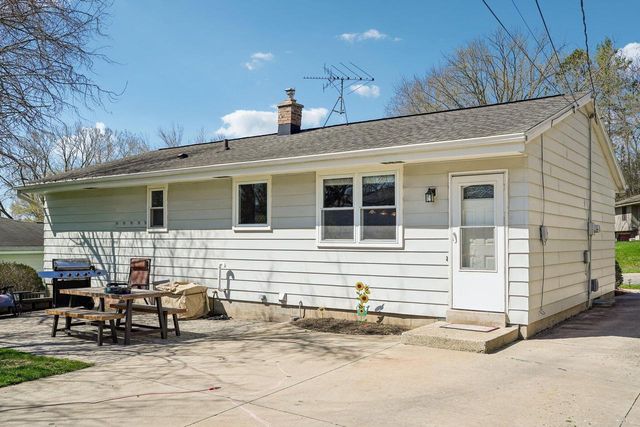 1439 N 12th AVENUE, West Bend, WI 53090