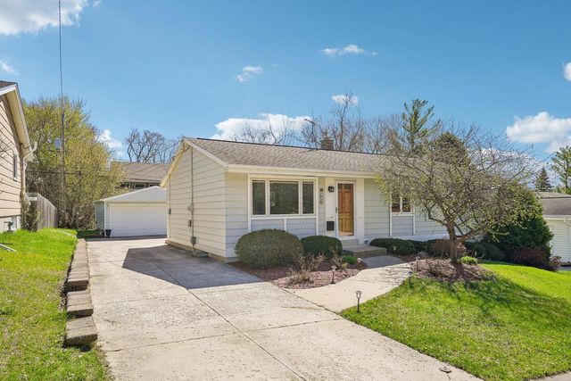 1439 N 12th AVENUE, West Bend, WI 53090