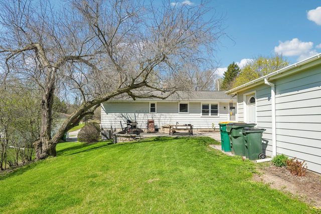 1439 N 12th AVENUE, West Bend, WI 53090