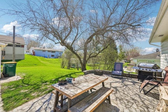 1439 N 12th AVENUE, West Bend, WI 53090