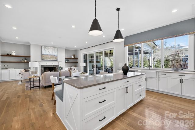 222 Anthony Circle, Charlotte, NC 28211