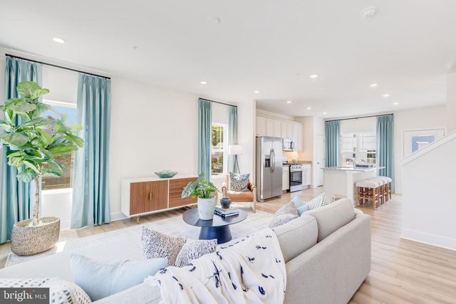 1800 WATERMARK WAY, Essex, MD 21221