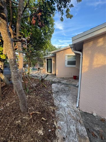 111 NE 175th St, North Miami Beach, FL 33162