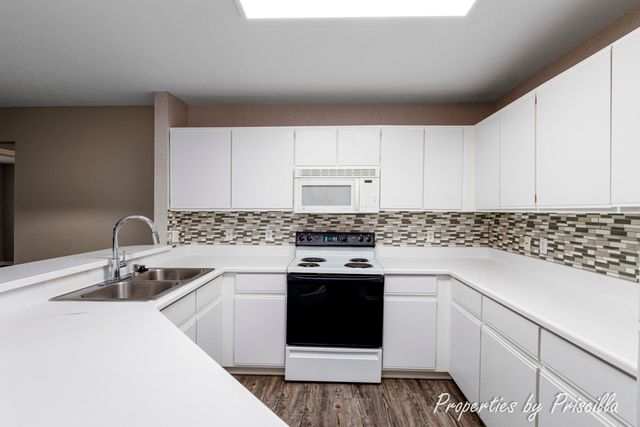 3025 Poplar Creek Drive SE 104, Grand Rapids, MI 49512