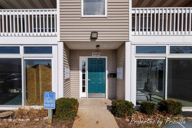 3025 Poplar Creek Drive SE 104, Grand Rapids, MI 49512