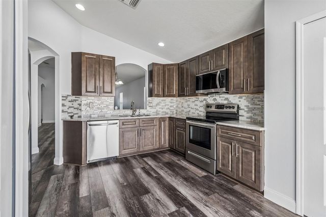 10226 PERTHSHIRE CIRCLE, Land O Lakes, FL 34638