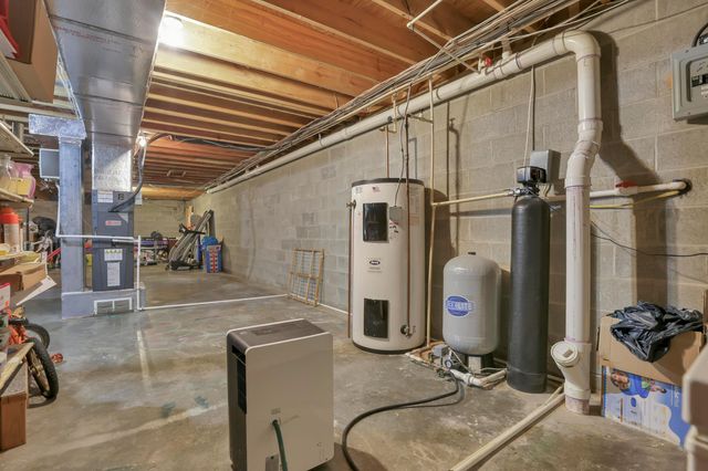 9100 State Route 664 N, Logan, OH 43138