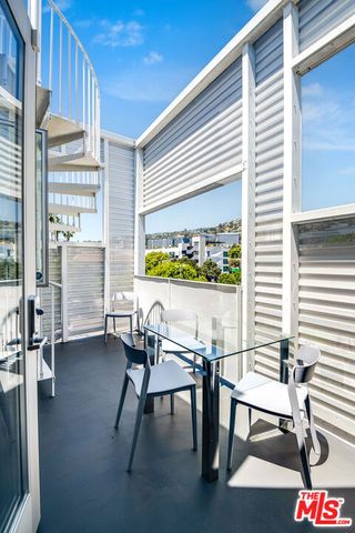 1030 N Kings Road 403, West Hollywood, CA 90069