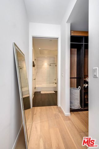 1030 N Kings Road 403, West Hollywood, CA 90069
