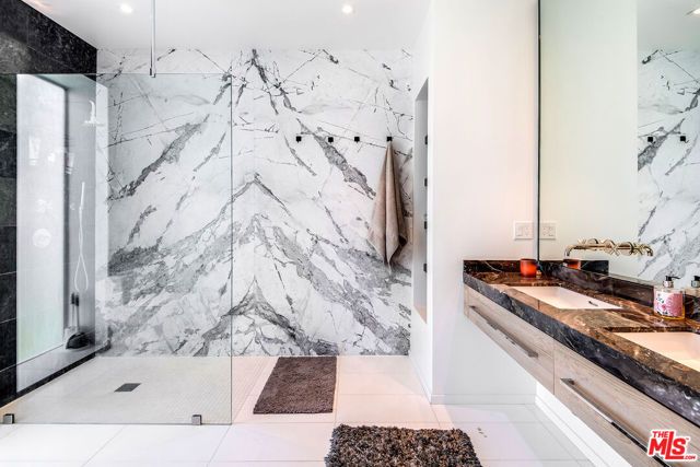 1030 N Kings Road 403, West Hollywood, CA 90069