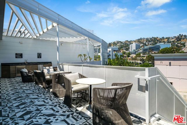 1030 N Kings Road 403, West Hollywood, CA 90069