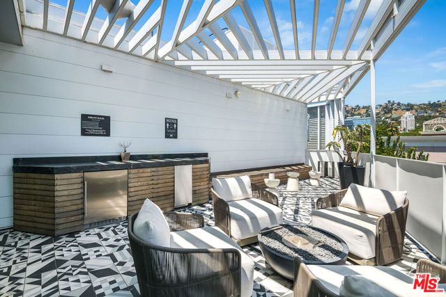 1030 N Kings Road 403, West Hollywood, CA 90069