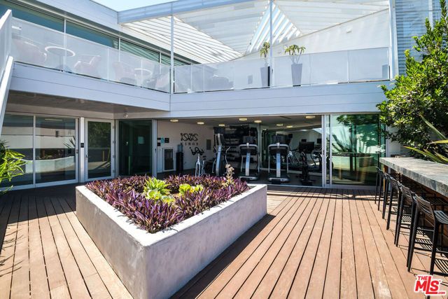 1030 N Kings Road 403, West Hollywood, CA 90069