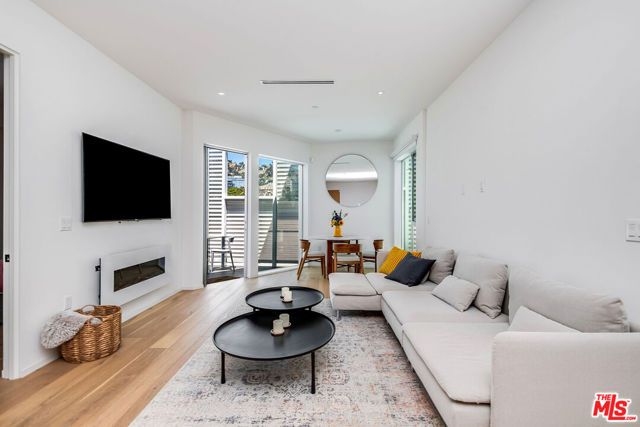 1030 N Kings Road 403, West Hollywood, CA 90069