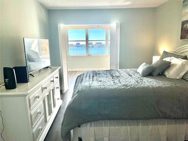 4550 COVE CIRCLE 804, St Petersburg, FL 33708