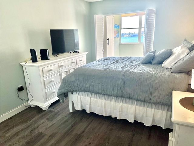 4550 COVE CIRCLE 804, St Petersburg, FL 33708