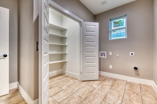 1219 S Rockwall Avenue, Terrell, TX 75160