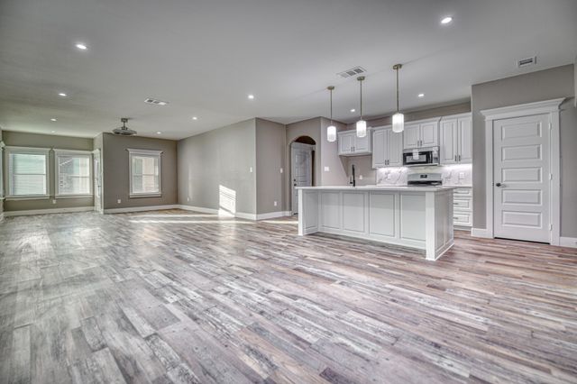 1219 S Rockwall Avenue, Terrell, TX 75160