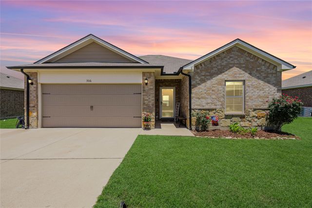 306 Breaux Lane, Mabank, TX 75147