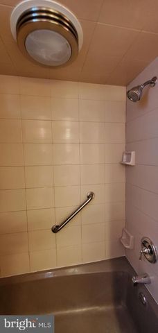 1033 JACKSON ST, Philadelphia, PA 19148