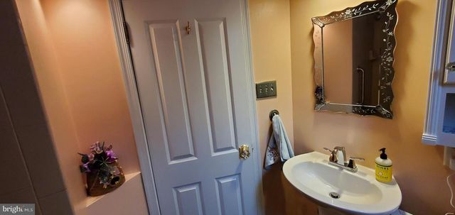 1033 JACKSON ST, Philadelphia, PA 19148