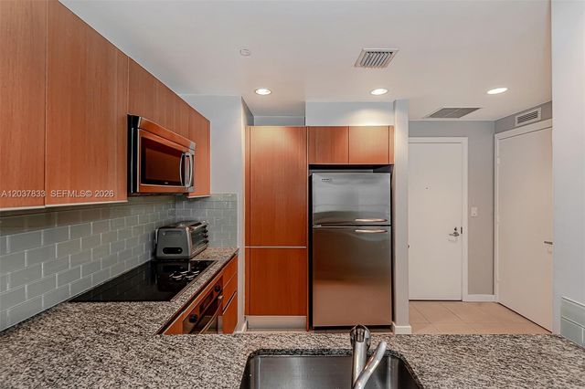 1050 Brickell Ave 2822, Miami, FL 33131