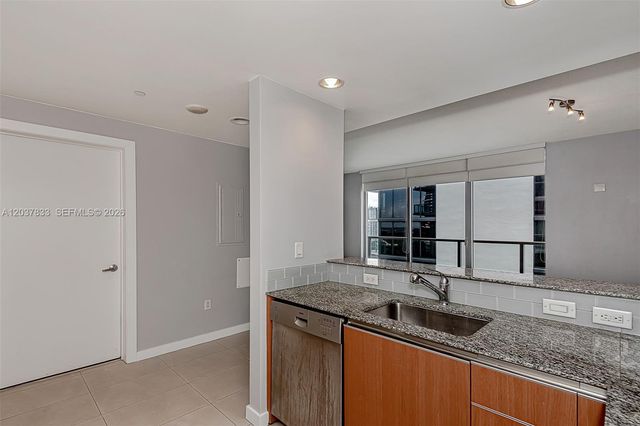 1050 Brickell Ave 2822, Miami, FL 33131