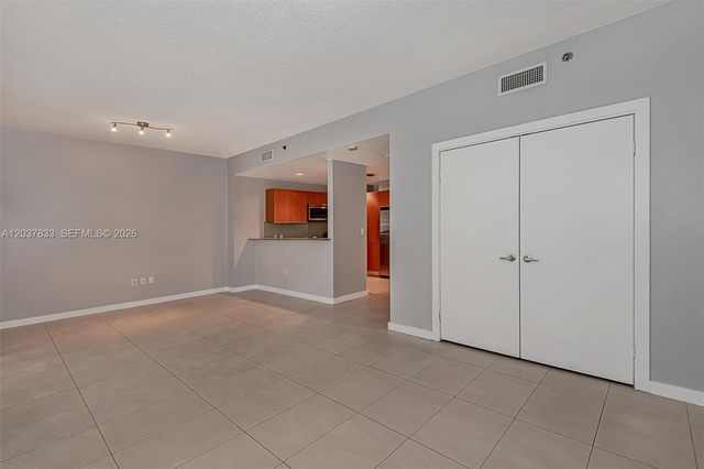 1050 Brickell Ave 2822, Miami, FL 33131