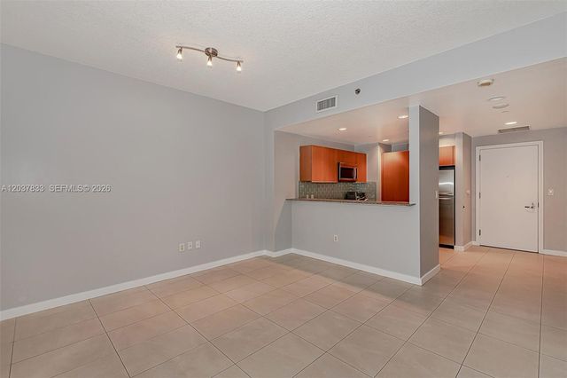 1050 Brickell Ave 2822, Miami, FL 33131