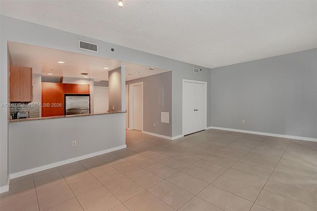 1050 Brickell Ave 2822, Miami, FL 33131