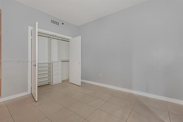 1050 Brickell Ave 2822, Miami, FL 33131