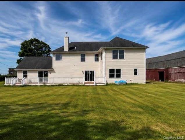 300 S Snedecor Avenue, Bayport, NY 11705