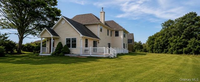 300 S Snedecor Avenue, Bayport, NY 11705
