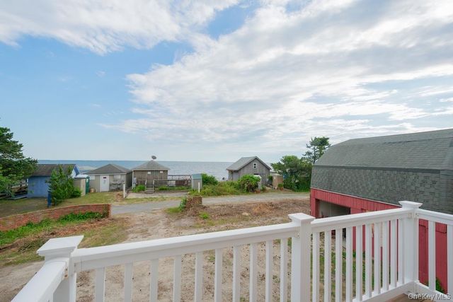 300 S Snedecor Avenue, Bayport, NY 11705