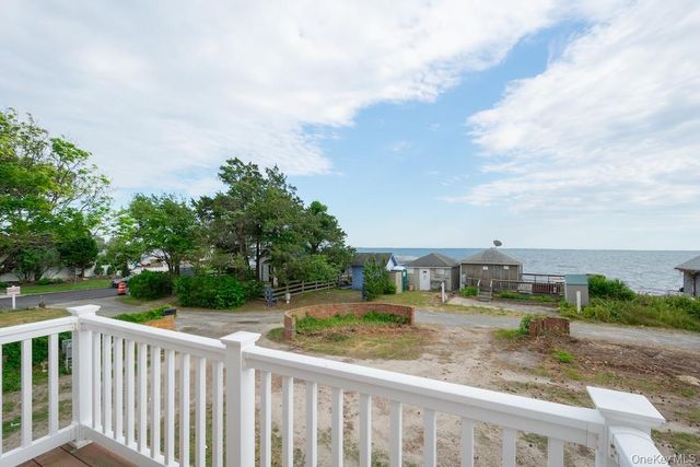 300 S Snedecor Avenue, Bayport, NY 11705