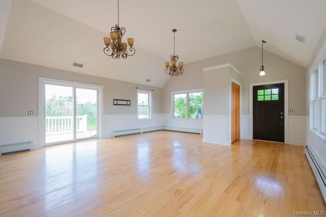 300 S Snedecor Avenue, Bayport, NY 11705