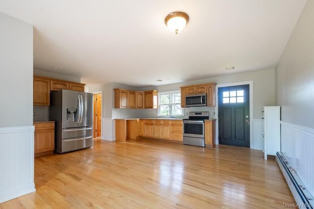 300 S Snedecor Avenue, Bayport, NY 11705