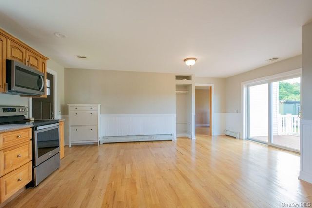 300 S Snedecor Avenue, Bayport, NY 11705
