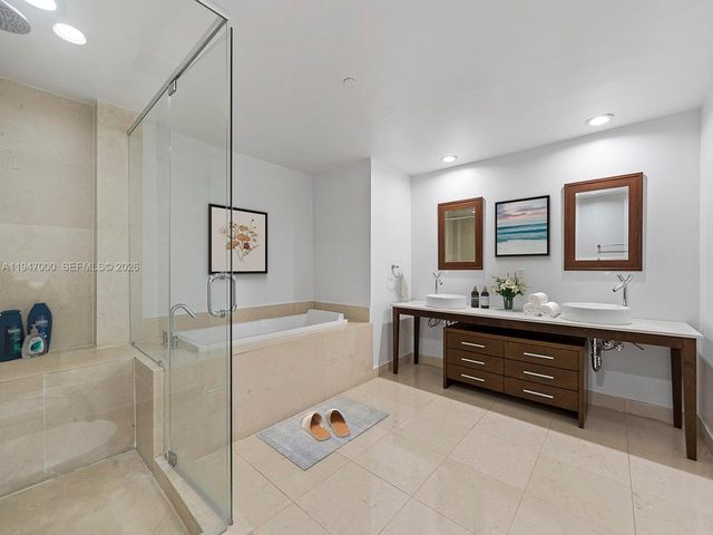 495 Brickell Ave 1801, Miami, FL 33131