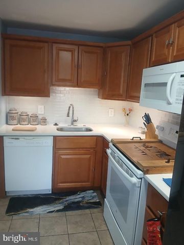 325 WESTPARK LN, Clifton Heights, PA 19018