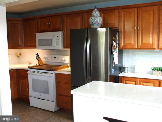 325 WESTPARK LN, Clifton Heights, PA 19018