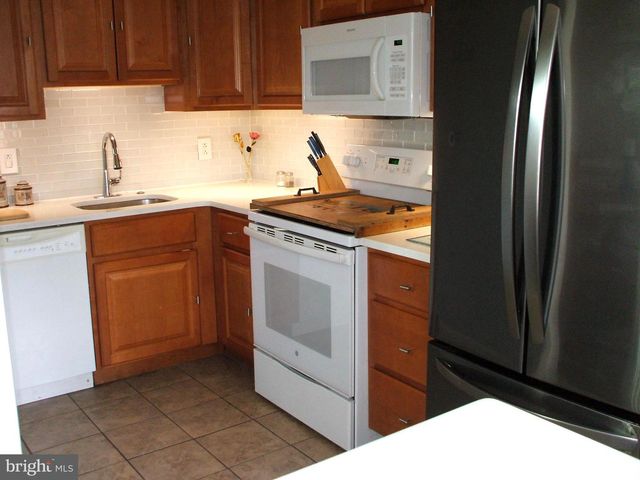 325 WESTPARK LN, Clifton Heights, PA 19018