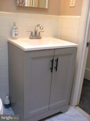 325 WESTPARK LN, Clifton Heights, PA 19018