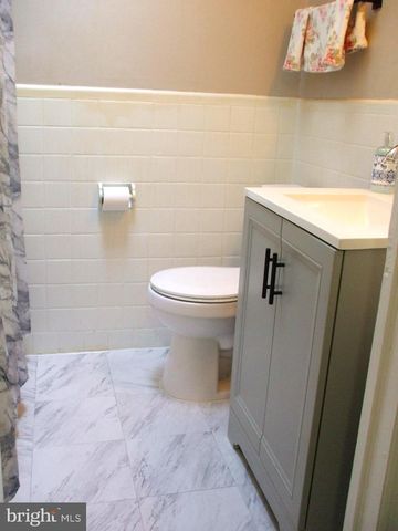 325 WESTPARK LN, Clifton Heights, PA 19018